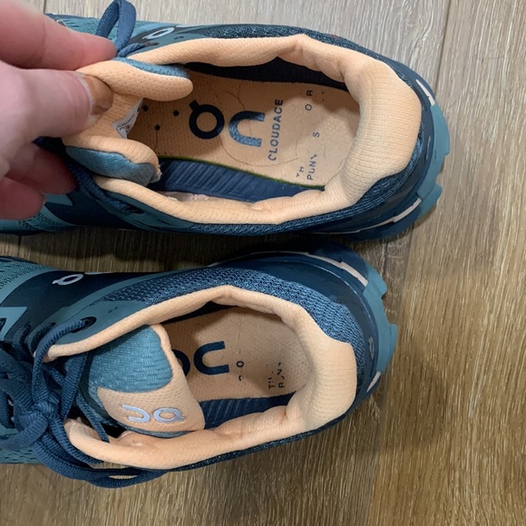 On running shoes - Picture 5 of 5